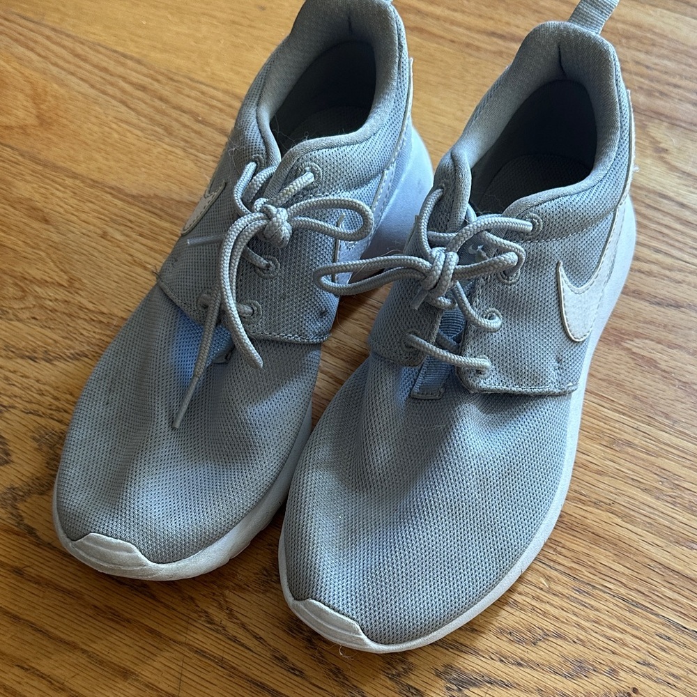 Nike Light Gray Athletic Shoes